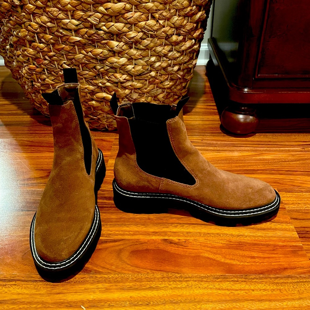 Like new Dolce Vita booties